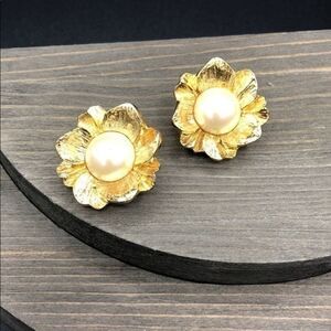Stunning Vintage Flower Earrings